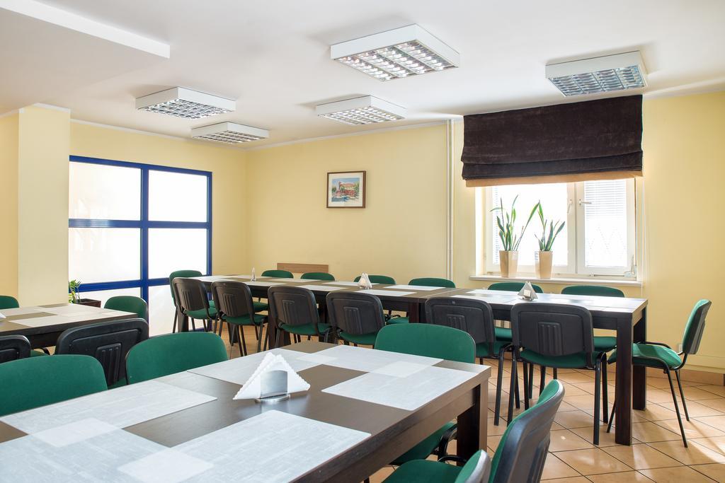 Trio Hostel Breslavia Esterno foto