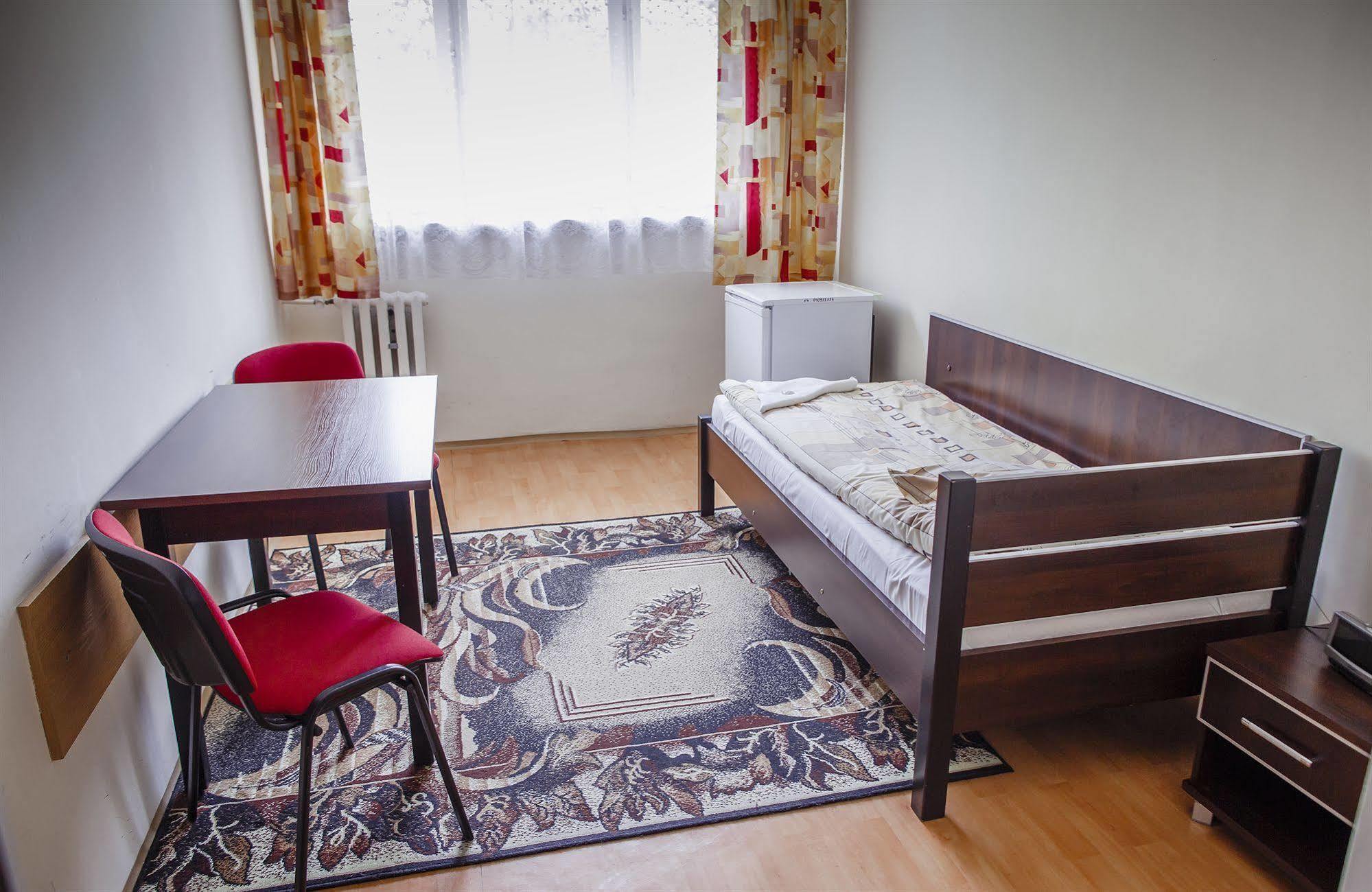 Trio Hostel Breslavia Esterno foto