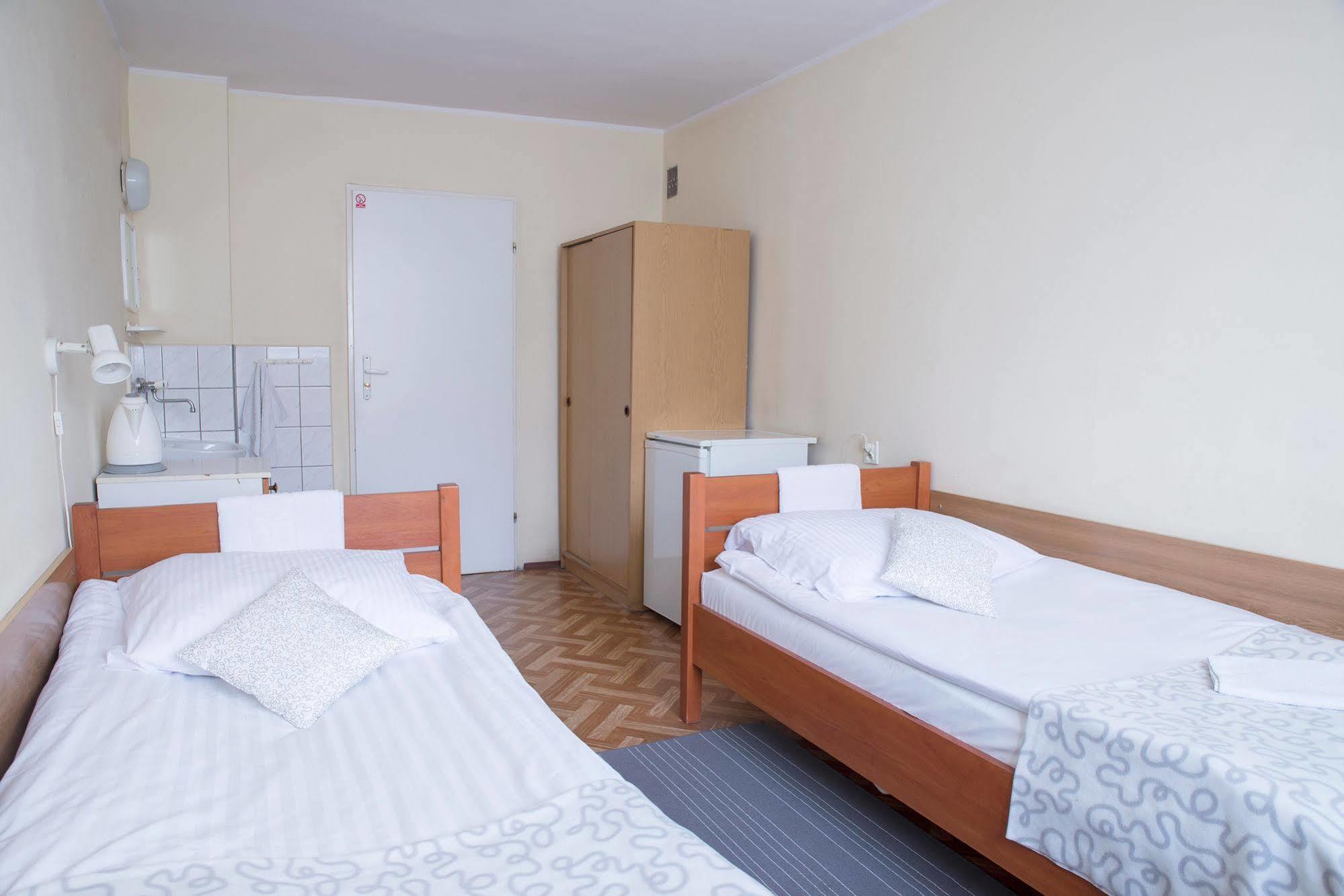 Trio Hostel Breslavia Esterno foto