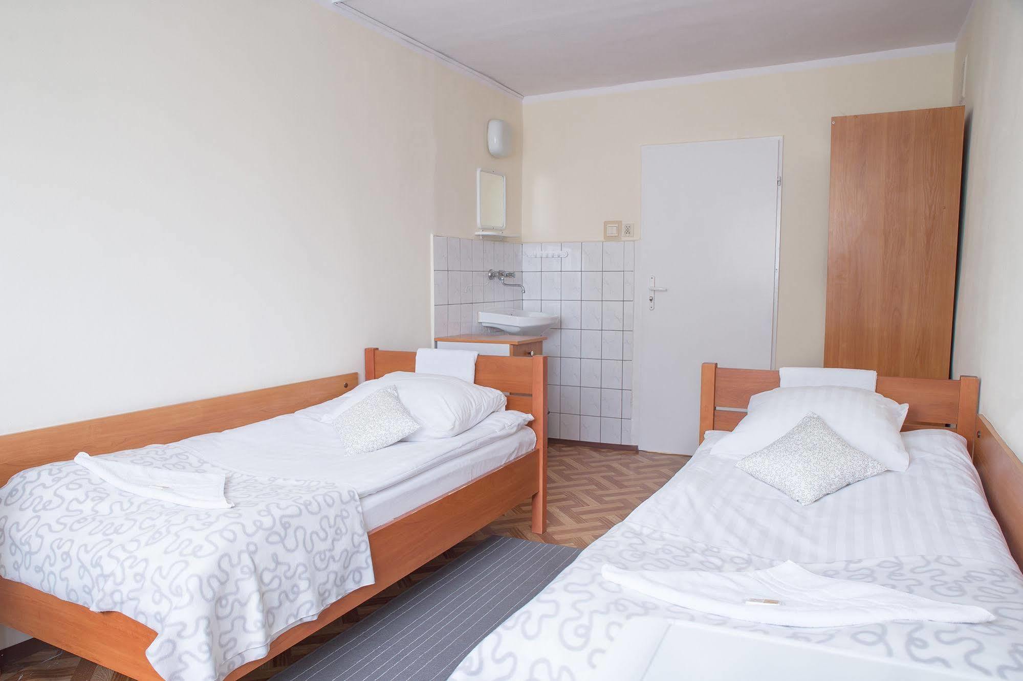 Trio Hostel Breslavia Esterno foto