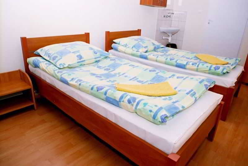Trio Hostel Breslavia Esterno foto